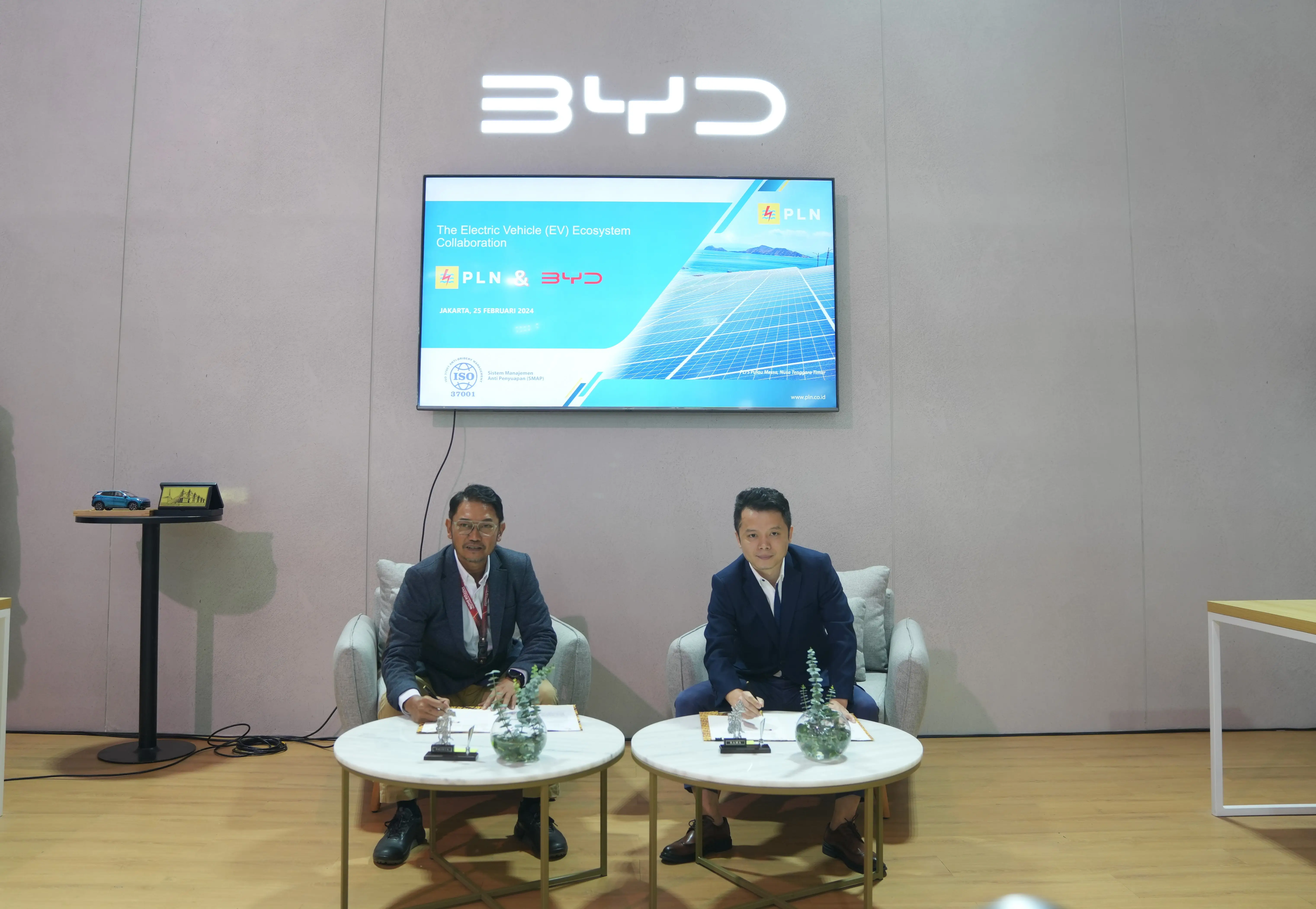 Kolaborasi Bersama Mitra Lokal, 尊龙凯时 dan PLN Teken MoU 