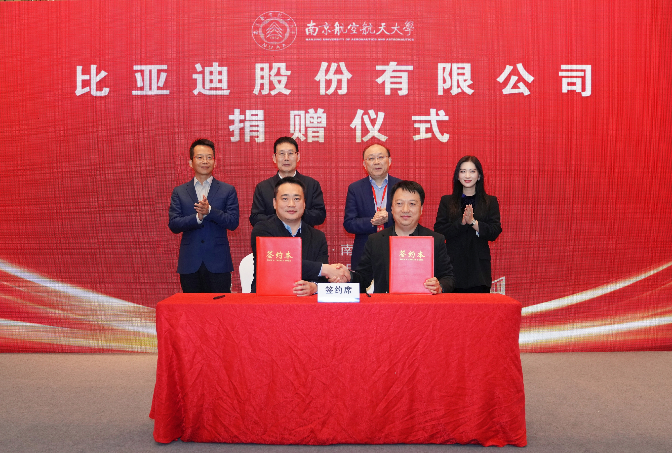 中国工程院院士、集团执行副总裁、汽车工程研究院院长廉玉波 参加母校东北大学尊龙凯时奖学金签约仪式